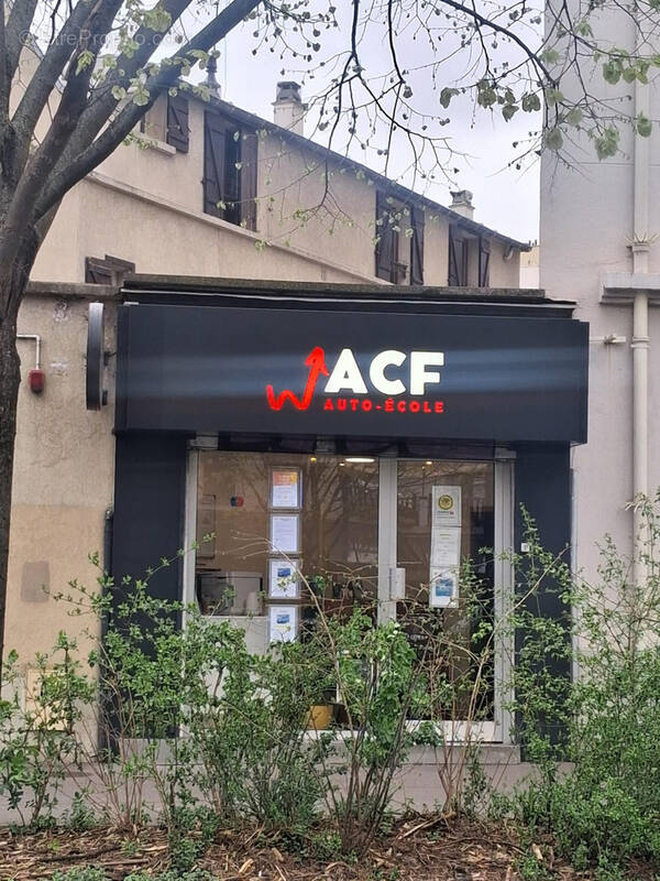 Commerce à PARIS-11E