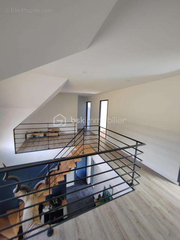 Maison individuelle 200 m2 quartier tres calme - photo 5