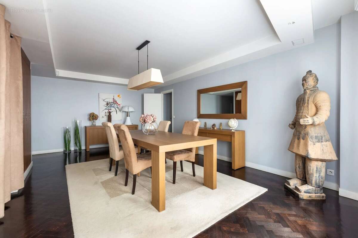 Appartement à PARIS-7E