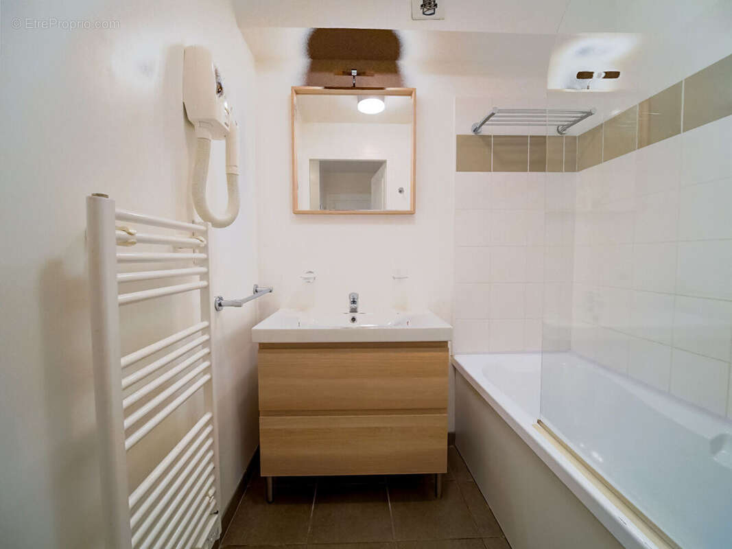Appartement type T3 refait à neuf au pied du lac - photo 5