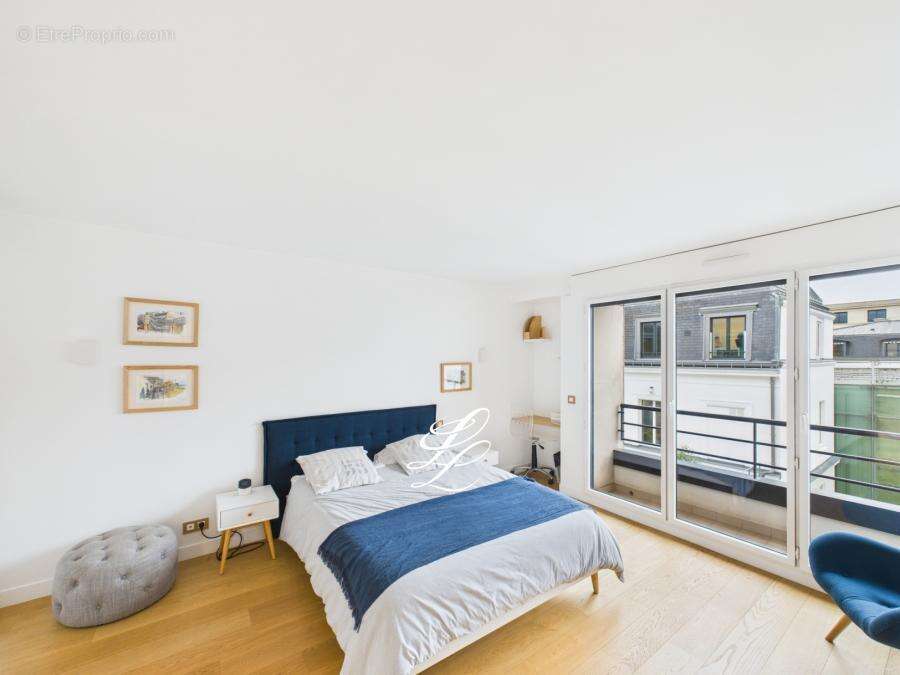 Appartement à PARIS-8E