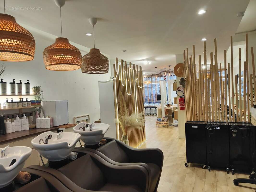 Commerce à PARIS-6E