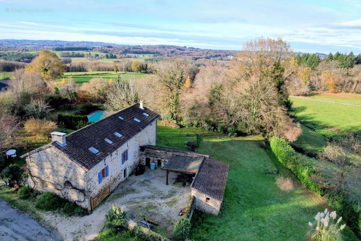 Maison à SAINT-PIERRE-DE-FRUGIE