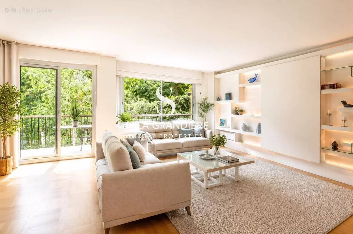 Appartement à NEUILLY-SUR-SEINE