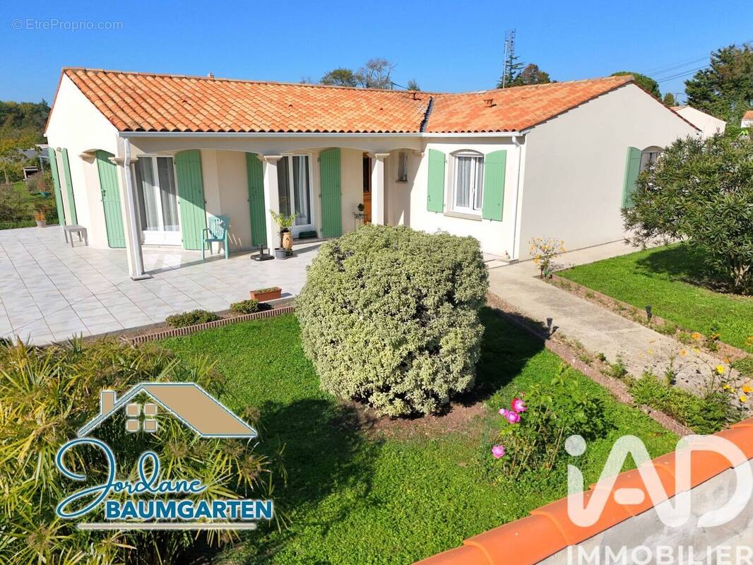 Photo 1 - Maison à SAINT-JUST-LUZAC