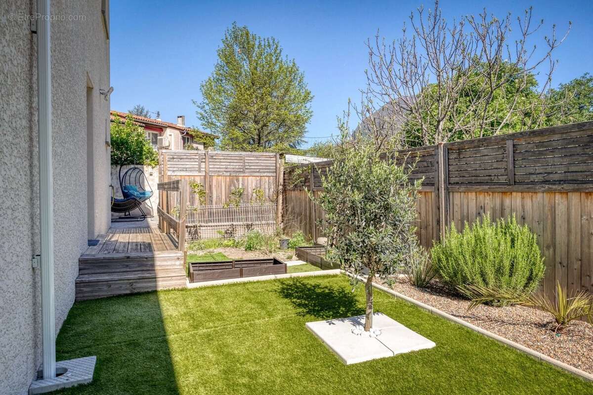 Maison à SAINT-EGREVE