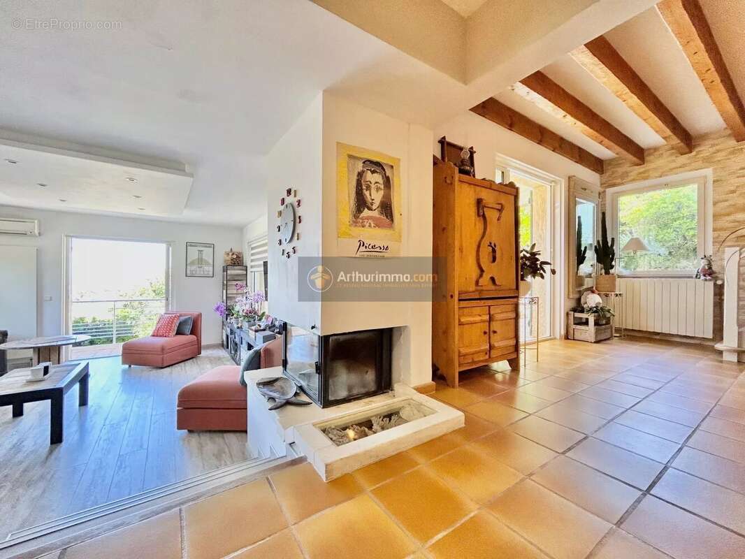 Maison à LES ISSAMBRES