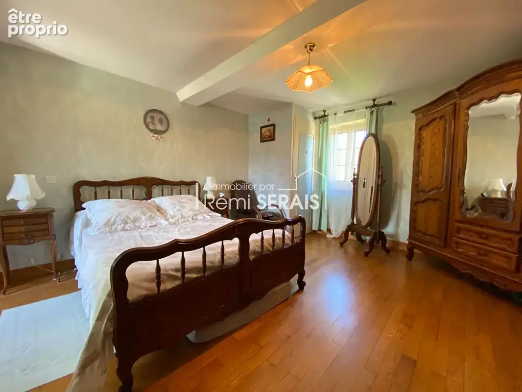 Belle maison familiale avec verger et espaces de vie chaleureux à proximité des commerces - photo 8