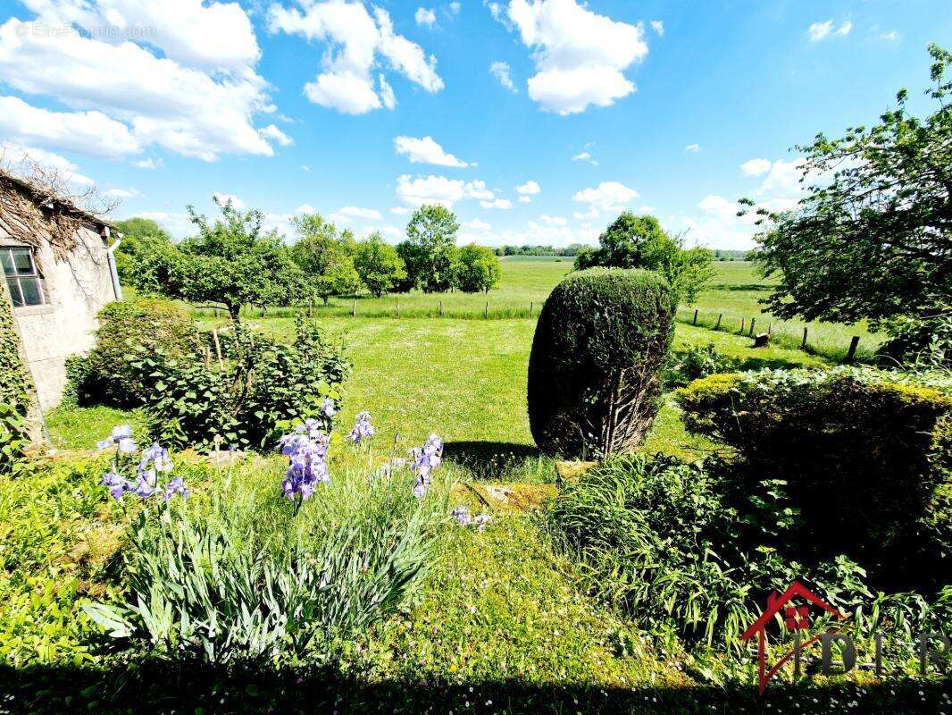 Maison à GENEVRIERES