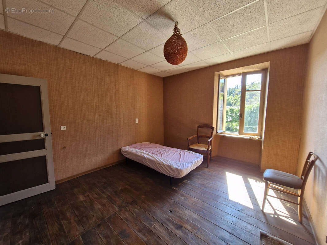 Maison à MURAT-SUR-VEBRE