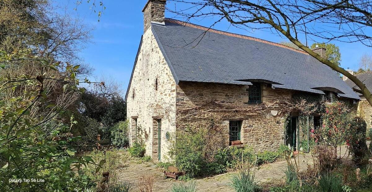 Maison à BAGUER-PICAN