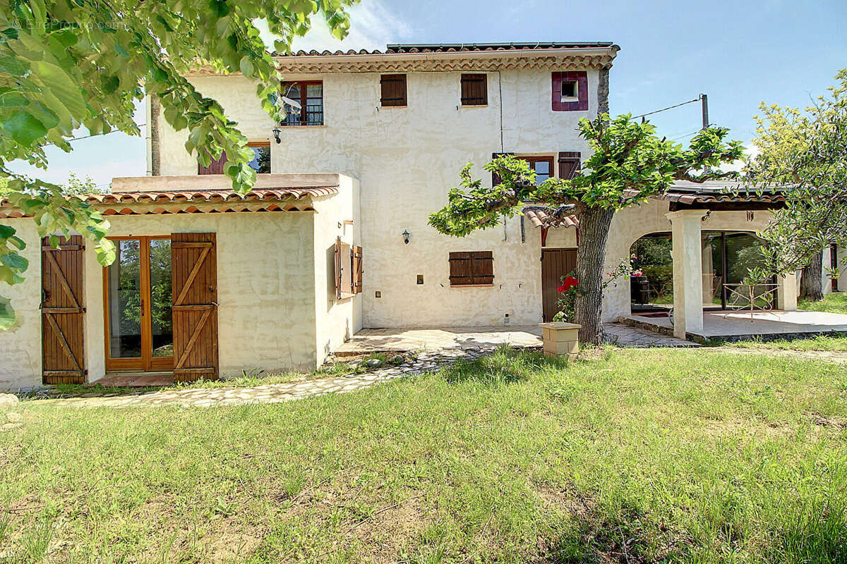 Maison à VILLECROZE