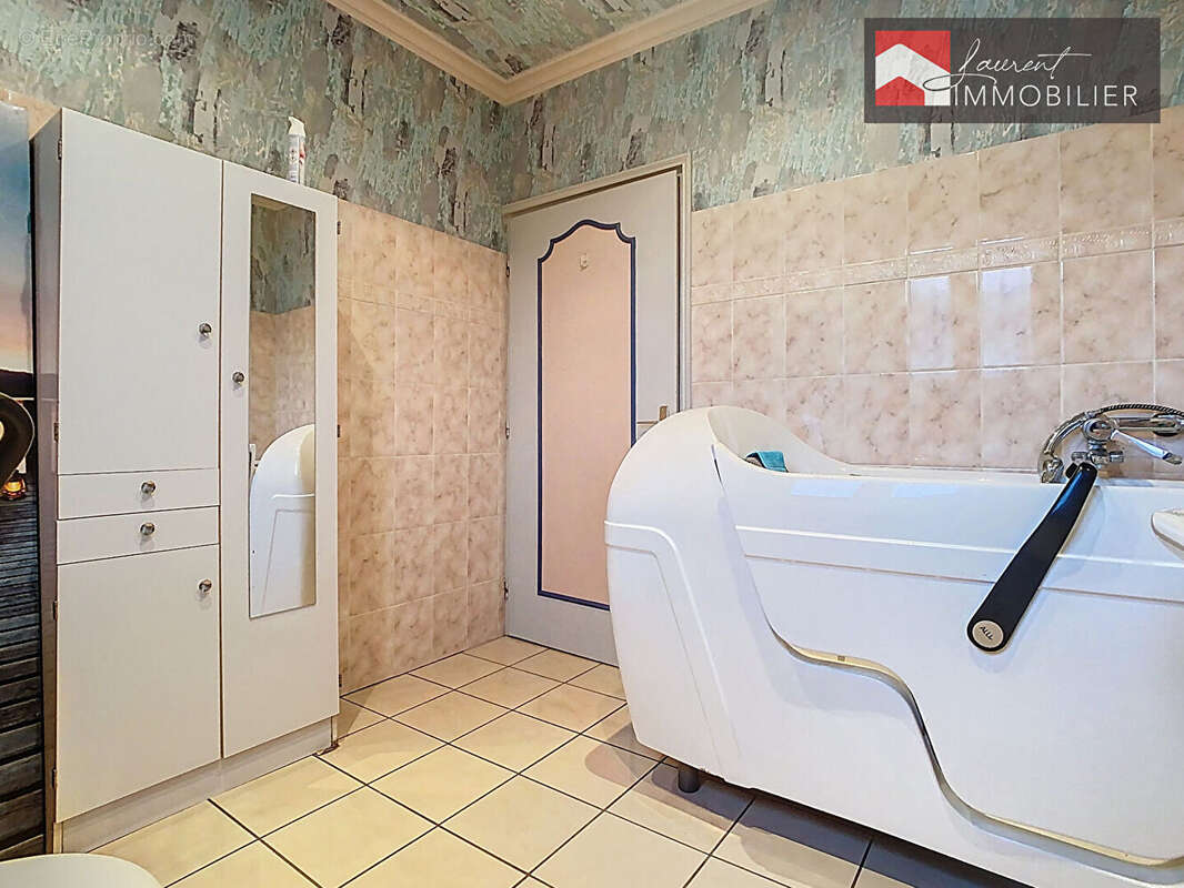 À VENDRE : Maison familiale de 156 m² à LACROST - photo 7