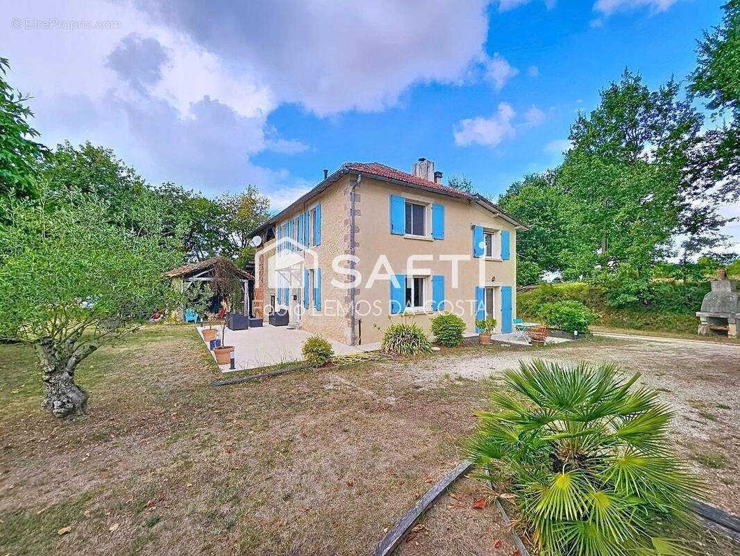 Photo 1 - Maison à COURRENSAN