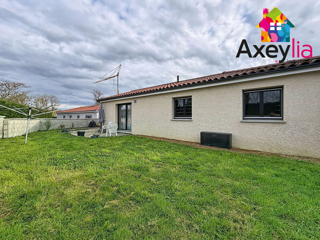 A vendre - noailly - maison de plain-pied et de 2020 avec cinq chambres, garage et terrain - photo 2
