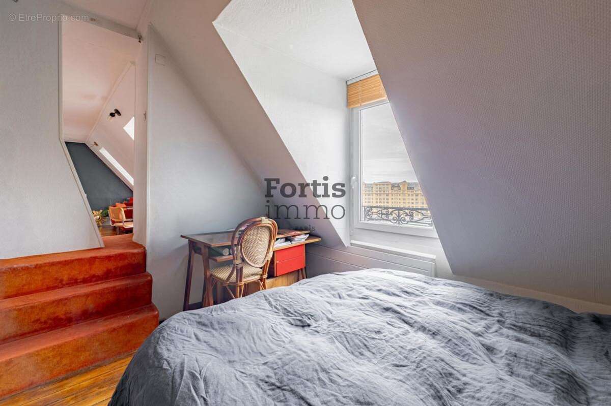 Appartement à PARIS-10E