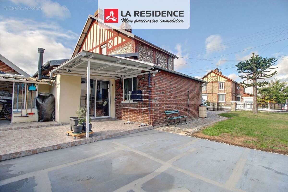 Maison à SAINT-ETIENNE-DU-ROUVRAY