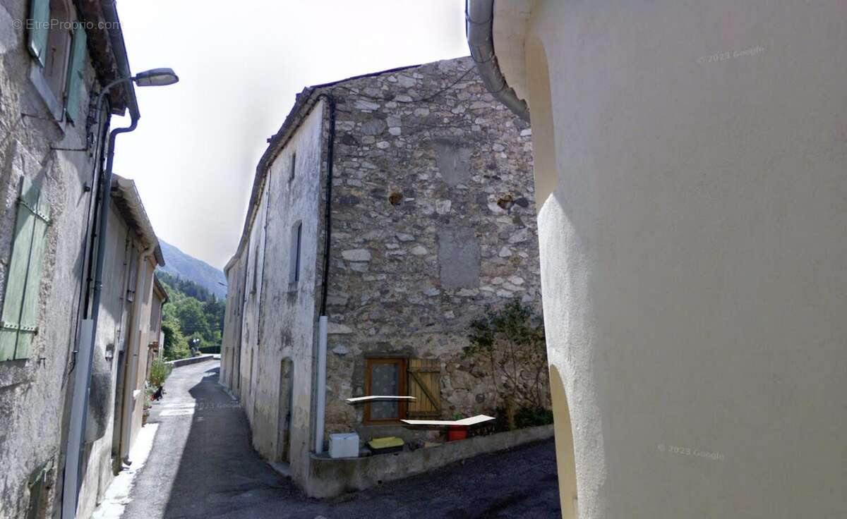 Maison à SALVEZINES