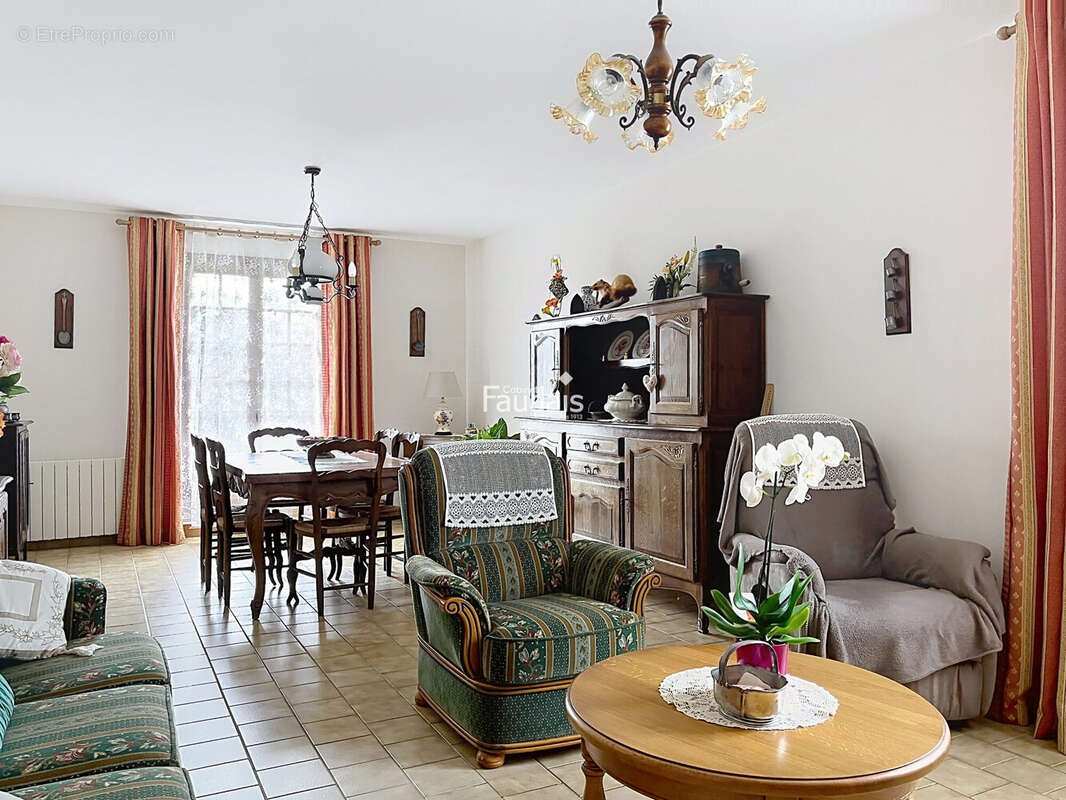 Maison 102 m² à Regneville-Sur-Mer  - photo 3