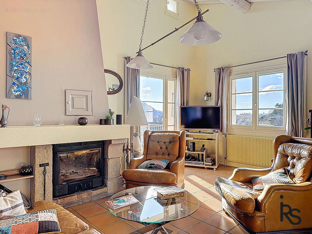 Maison à SAINT-ETIENNE-DE-BOULOGNE