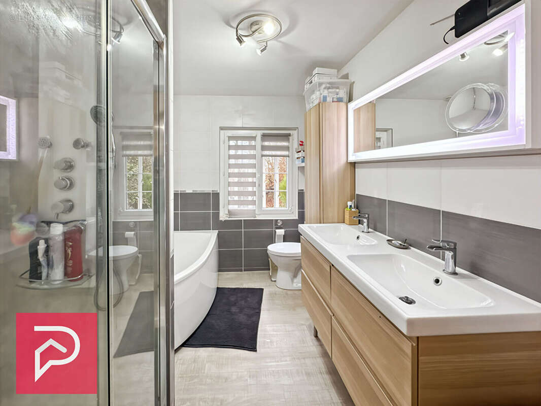 Maison à LA FERRIERE-SUR-RISLE