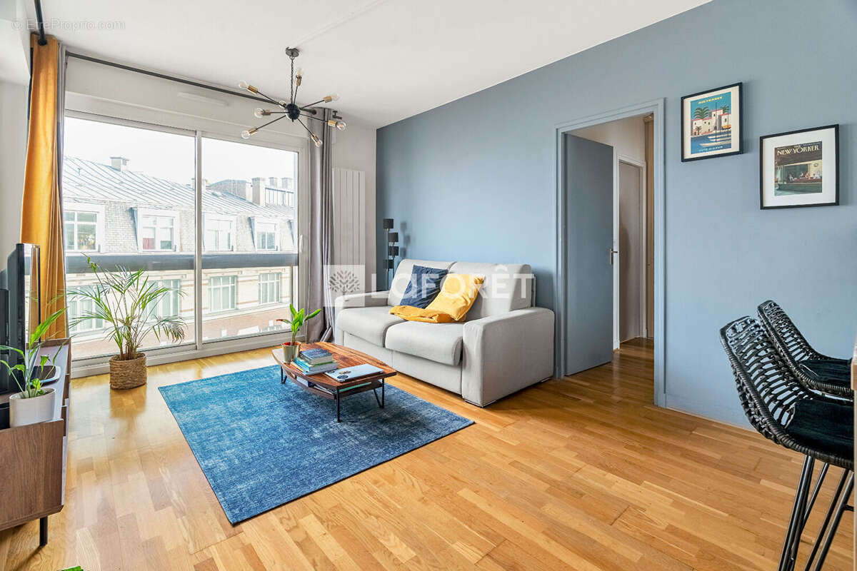 Appartement à PARIS-17E