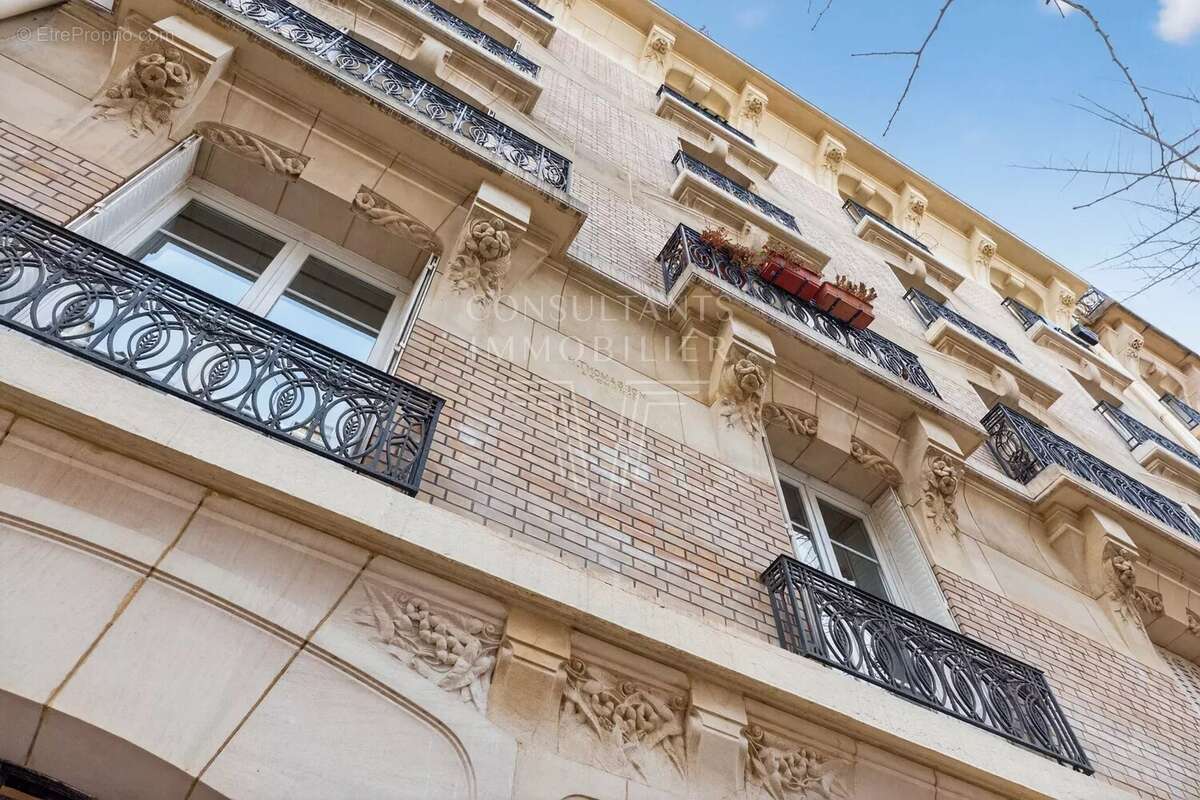 Appartement à LEVALLOIS-PERRET