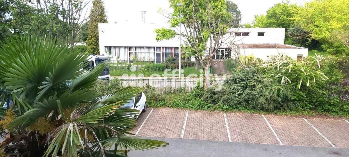 Commerce à MONTIGNY-LE-BRETONNEUX