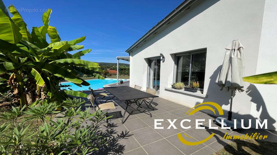 Maison à FONTAINES-SAINT-MARTIN