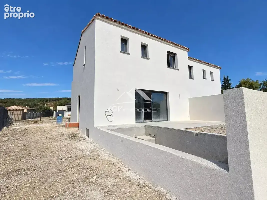 A Saint-Julien-Les-Rosiers, maison neuve d'environ 106 m² avec piscine - photo 2