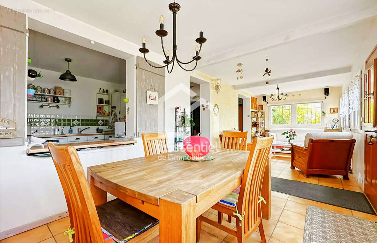 Maison à LES MUREAUX