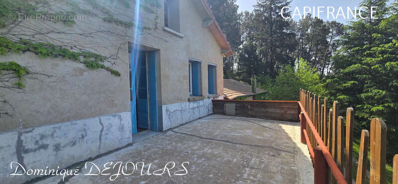 Maison à SAINT-SAUVEUR-DE-MONTAGUT