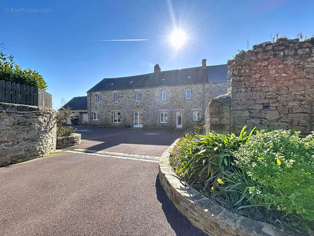 Maison à SAINT-MAURICE-EN-COTENTIN