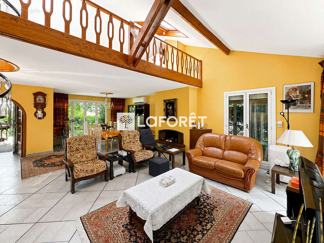 MENNECY - Village Levitt - Maison familiale indépendante 7 pièces - 137 m² - Terrain de 680 m² - photo 10