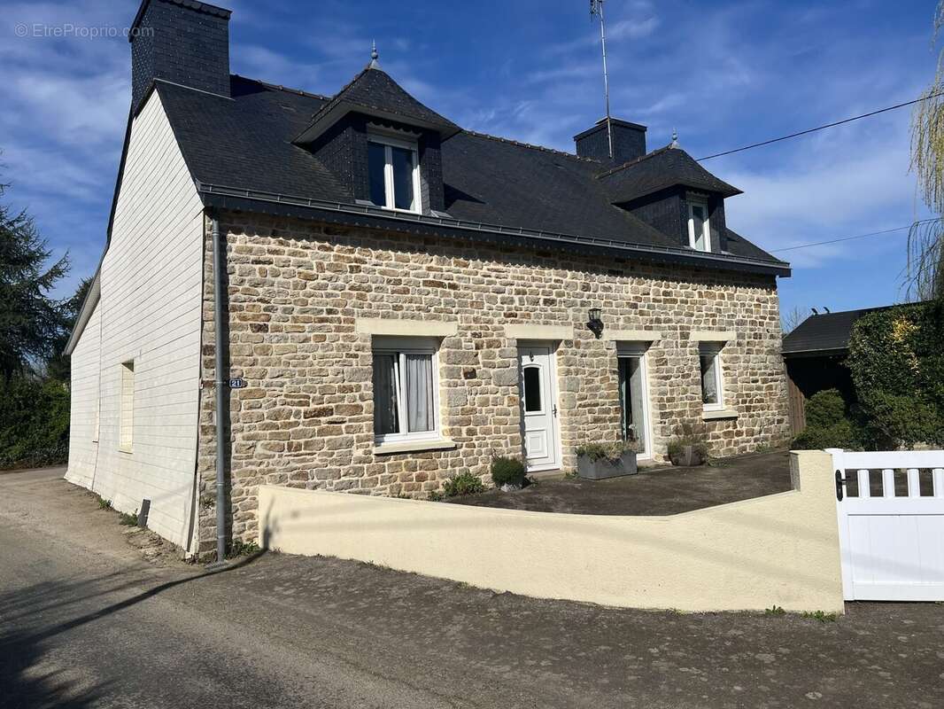 Maison à CARO