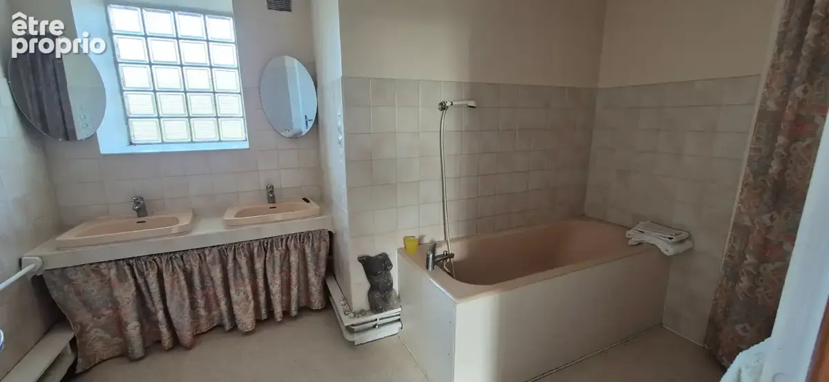Corps de Ferme de 340 m2, avec plusieurs maisons indépendantes et 200 m2 de dépendances - photo 37