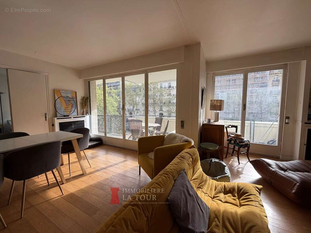Appartement à PARIS-16E