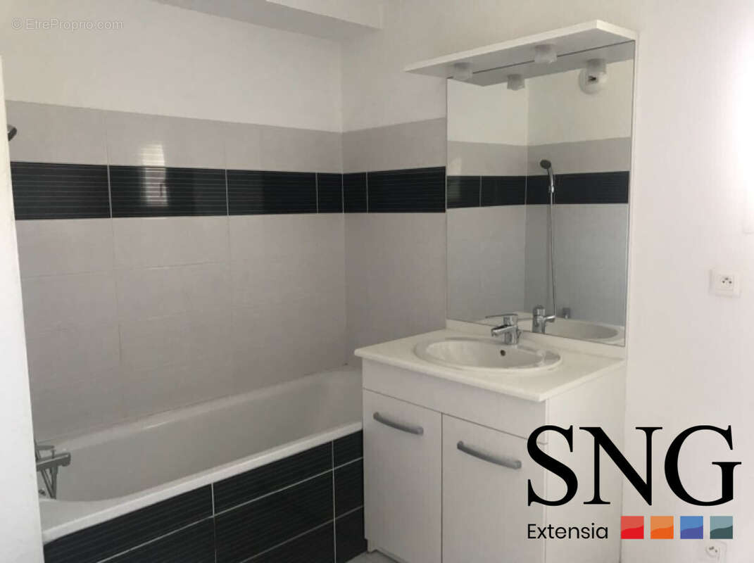 Appartement à GARONS