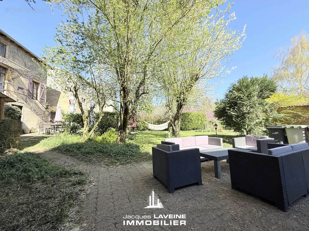 Maison à ARS-SUR-MOSELLE