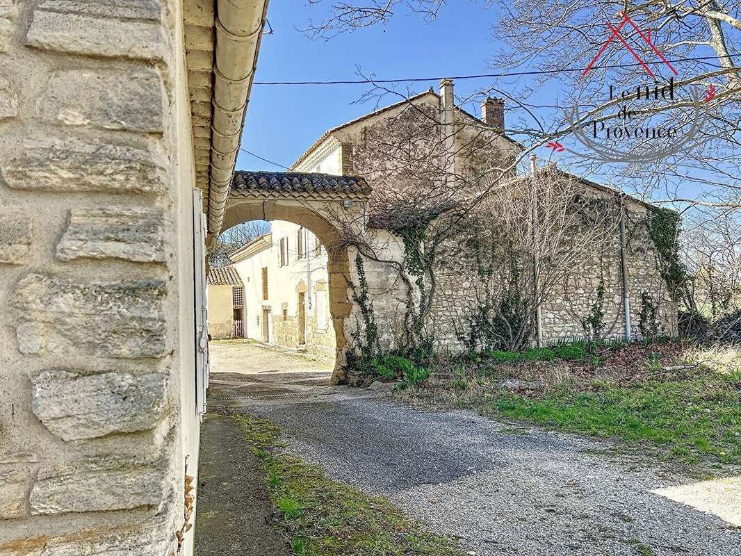 Maison à PERNES-LES-FONTAINES