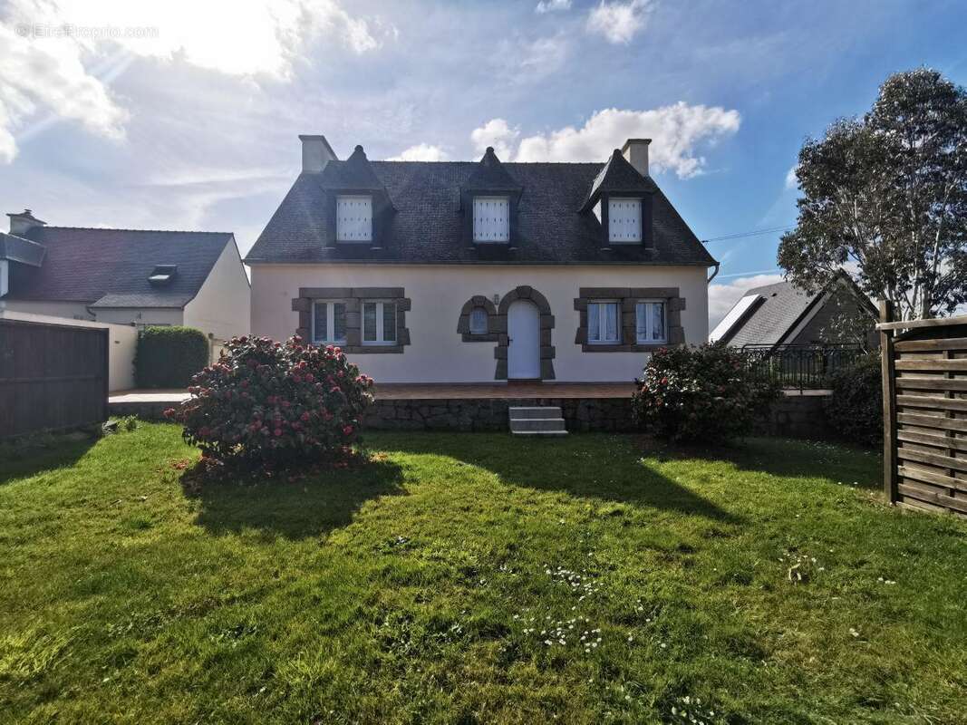 Maison à LA ROCHE-DERRIEN
