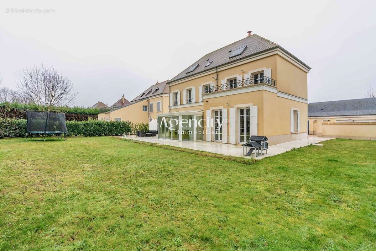 Maison à BAILLY-ROMAINVILLIERS