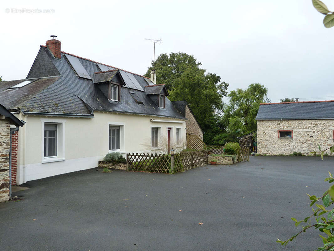 Maison à SAINT-ERBLON