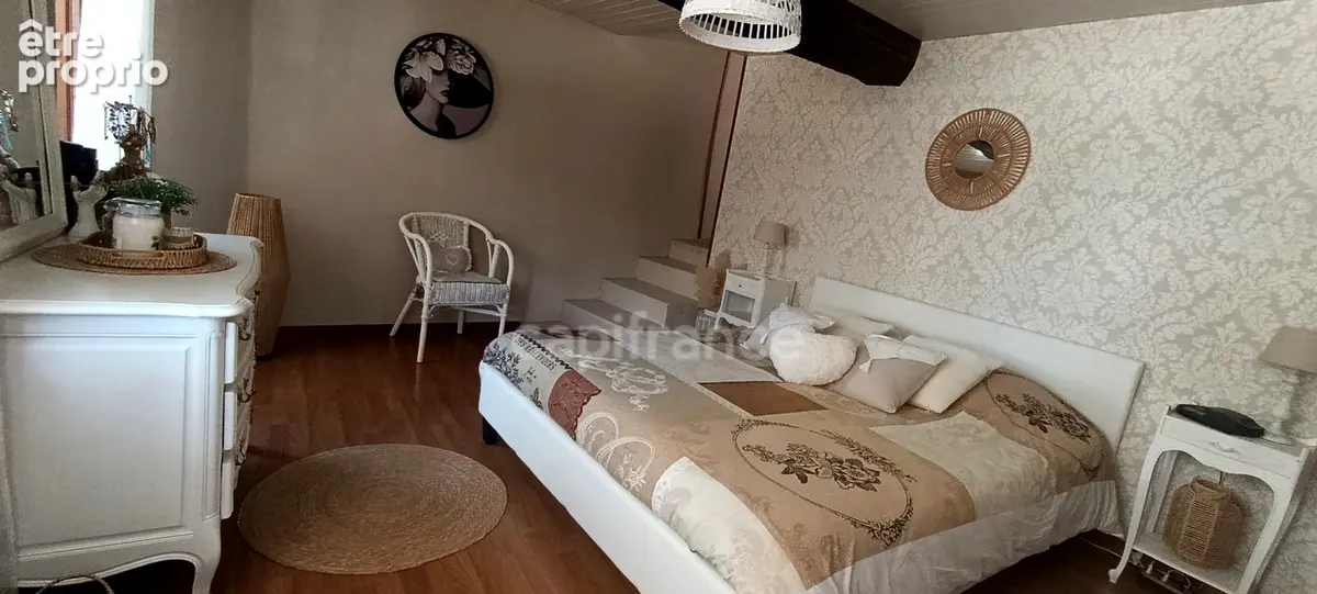 Virginie Masson – Capifrance vous propose cette maison en pierre de 92 m² pleine de charme, située à Seignelay, proche des comme - photo 17
