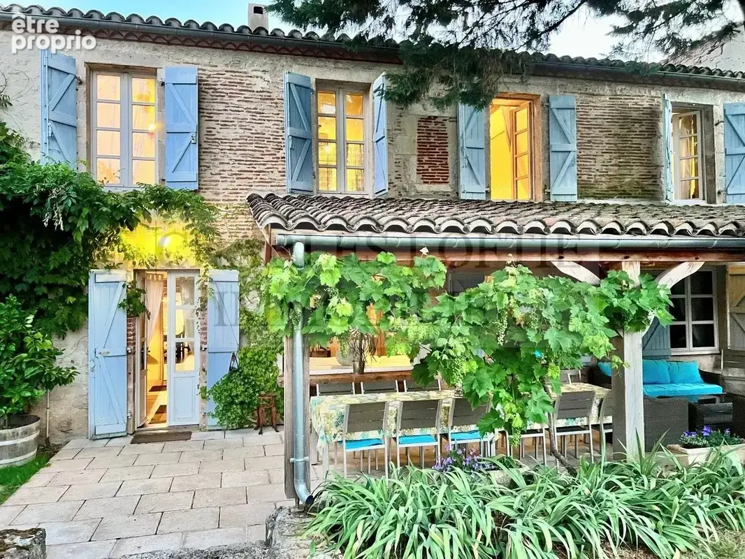 Magnifique propriété de caractère comprenant 2 maisons, piscine et dépendances - photo 2
