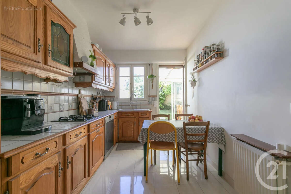Maison à SAINT-MAUR-DES-FOSSES
