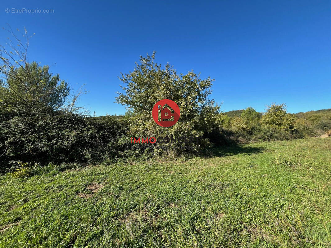 Terrain à LAUDUN-L&#039;ARDOISE