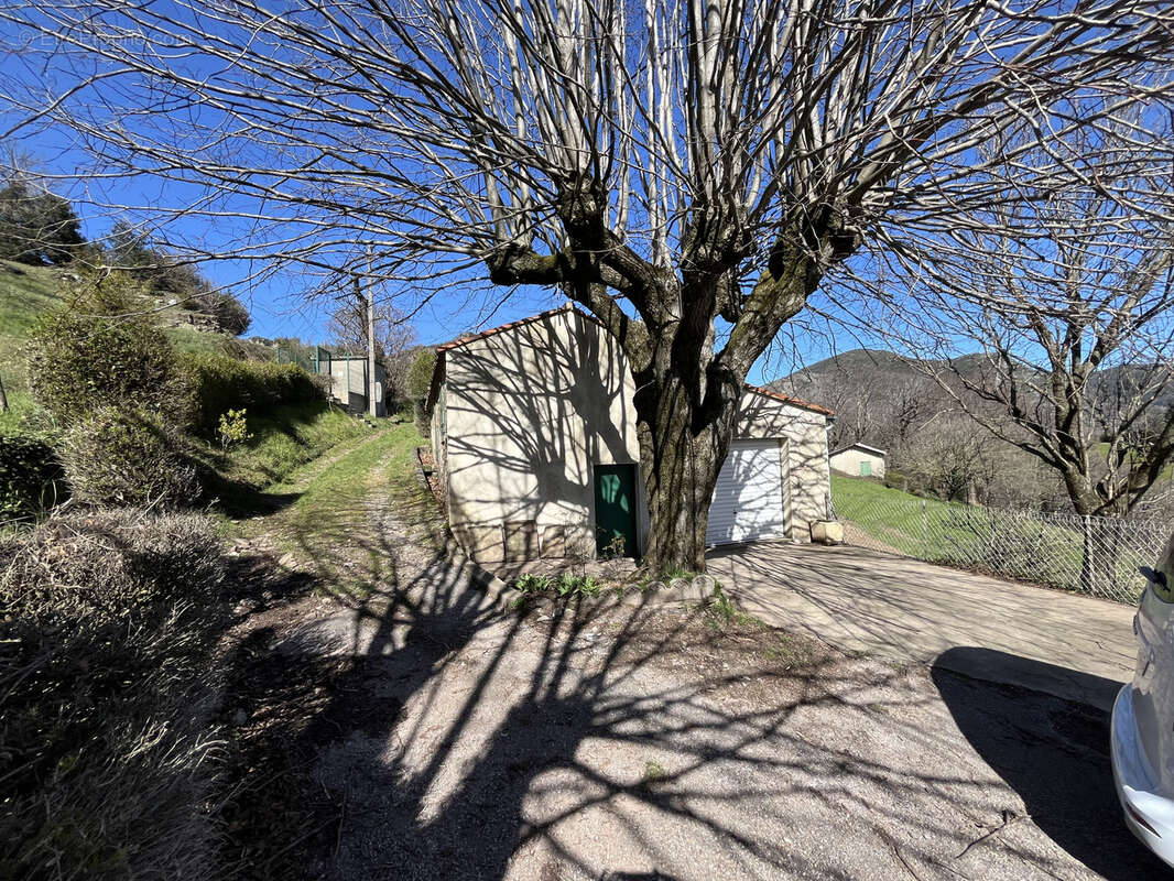 Maison à CASTANET-LE-HAUT