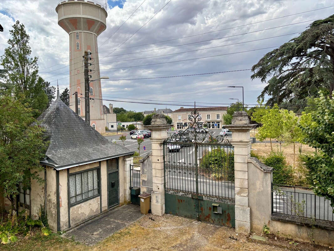Charmante maison en pierre de 139 m2 avec préau, garage et cave - photo 2