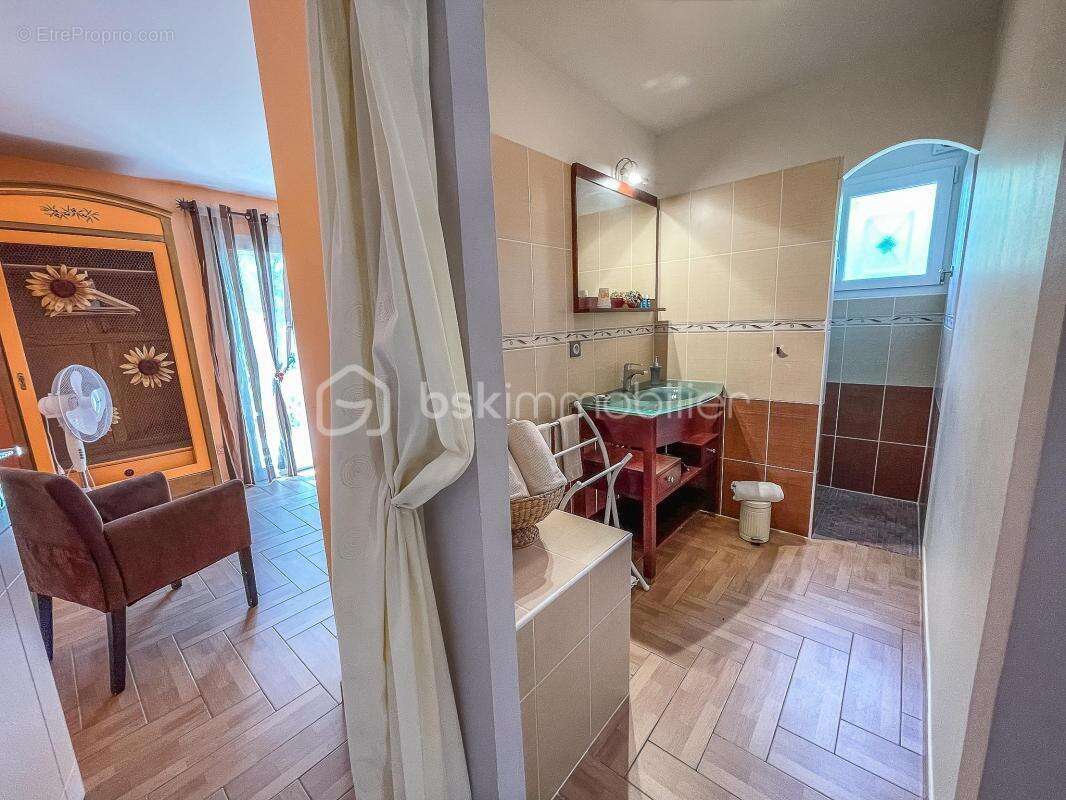 Domaine d'architecte 490 m² – 3 logements indépendants – Piscine à débordement – Vue panoramique – DPE A – Saint-Jean-de-la-Blaq - photo 23